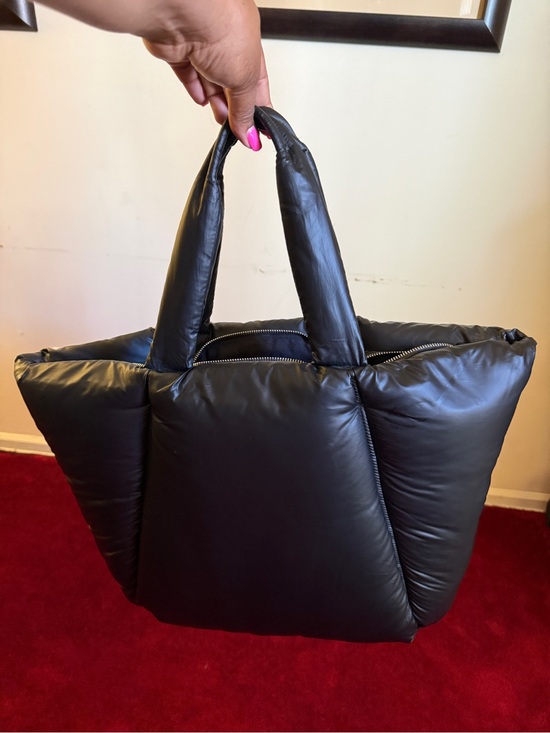 stradivarius Handbags - stradivarius Black Quilted Puffer Tote Bag